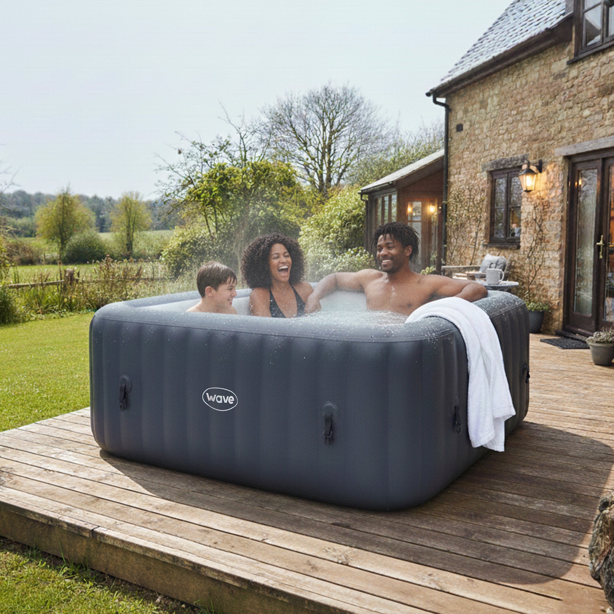Pacific | 4/6-Person Inflatable Hot Tub | Built-In Integrated Heater