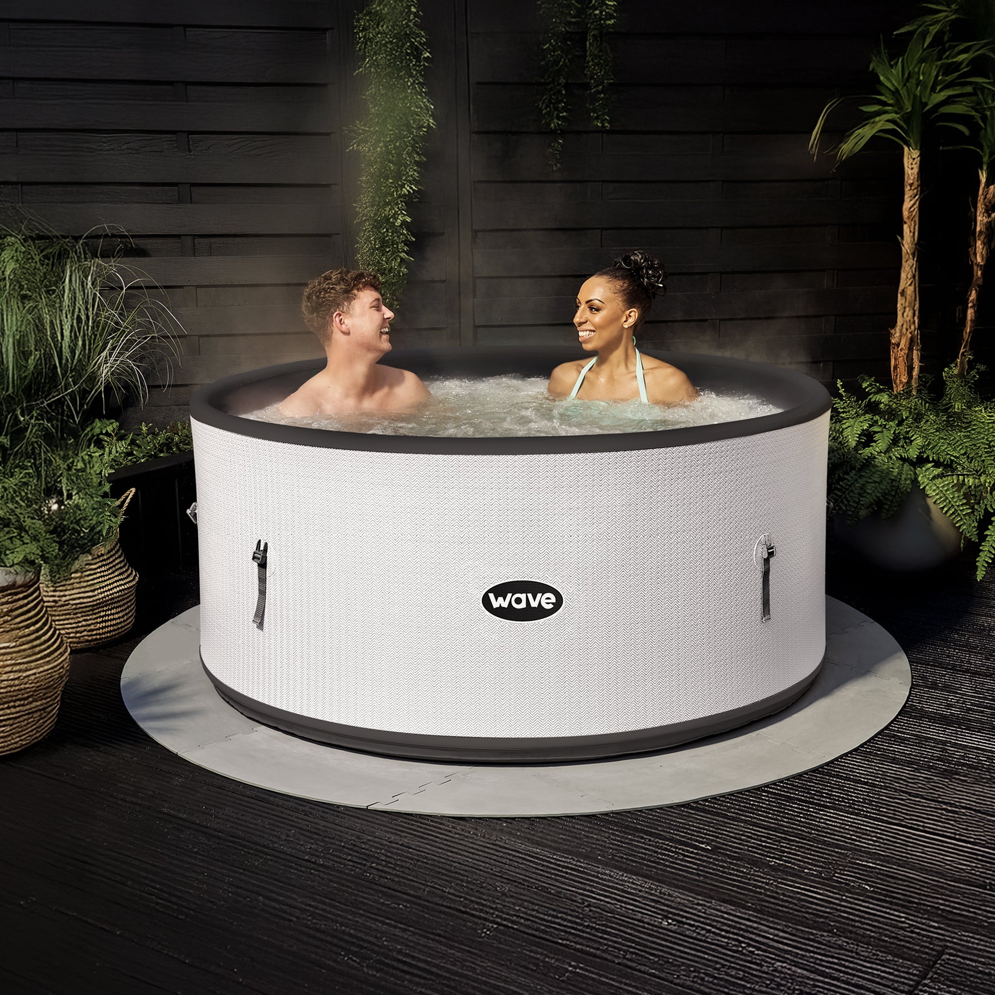 Ontario | 4/6 Person Round Drop Stitch Hot Tub | Herringbone Wave Spas USA