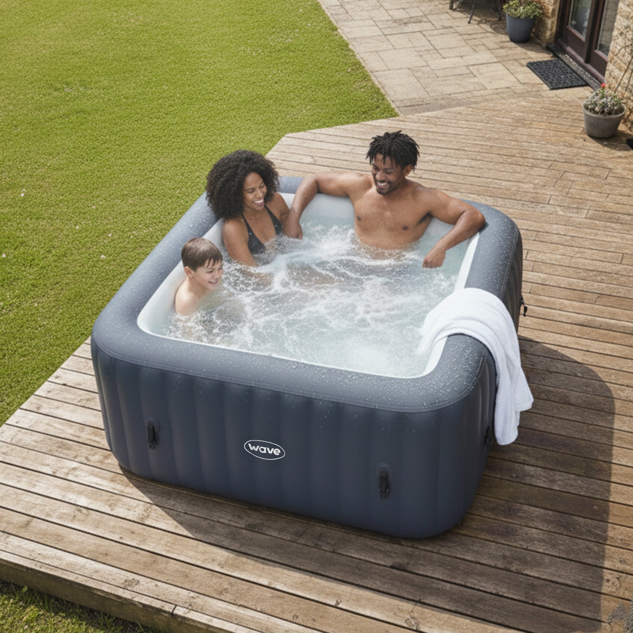 Pacific | 4/6-Person Inflatable Hot Tub | Built-In Integrated Heater